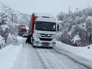 163 köy yolu ulaşıma kapandı