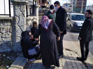 Elazığ’da ilginç olay: Zabıta dilenciyi yakaladı, vatandaş hala para vermeye çalıştı