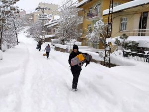 Hastalanan bebeği zabıta hastaneye ulaştırdı