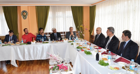 Tunceli Emniyet Müdürü Hayati Yılmaz, Gazetecilerle kahvaltıda bir araya geldi