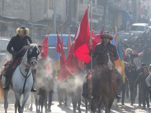 Atlar kurtuluş için şahlandı