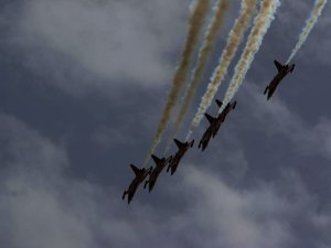 Türk Yıldızlarından nefes kesen gösteri