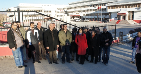 Belediye Başkanı Edibe Şahin ve Meclis Üyeleri Kendini İhbar Etti