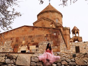 Akdamar Adası çiçek açtı