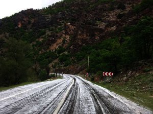Dolu, Dersim-Erzincan karayolunu beyaza bürüdü