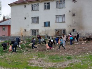 Behzat Firik Kültürevi ve gönüllülerden çevre temizliği