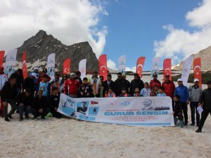 Hakkari'de 3 bin 300 rakımda kayak yarışması