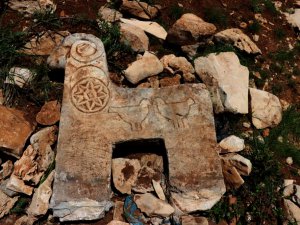 500 yıllık koç başlı mezar taşı bir evin bahçesinde bulundu