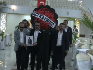 Düğünde damada cenaze töreni düzenlendi, davetliler büyük şaşkınlık yaşadı