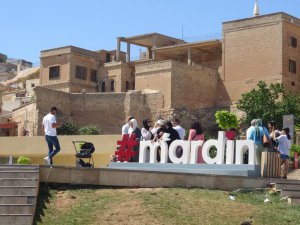 Bayram tatilinde turistler Mardin'e akın etti