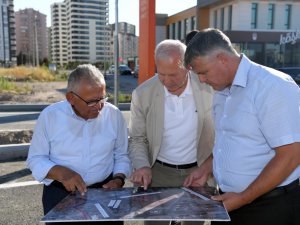 Başkan Büyükkılıç, trafiğe açılan 17.5 milyon TL'lik katlı kavşağı yerinde inceledi