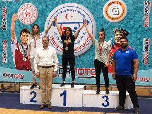 Halterciler, Türkiye şampiyonasından madalyalarla döndü