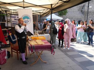 Kayseri Altın Eller Geleneksel El Sanatları Festivali'ne yoğun ilgi