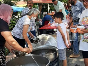 Hozat’ta aşure lokması pay edildi