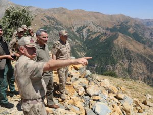 Vali Özkan, Kavaklıtepe Üs Bölgesi'nde incelemelerde bulundu