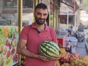 Hıdıroz karpuzu tezgahlardaki yerini aldı