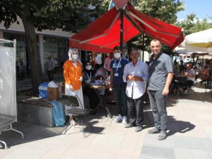 Malazgirt’te sağlıkçılar kahvehaneleri gezerek aşı yaptı