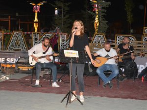 Hakkari'deki etkinliklere Aleyna damgasını vurdu