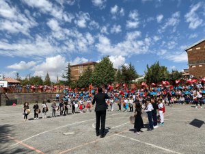 Ahlat'ta İlköğretim Haftası kutlandı