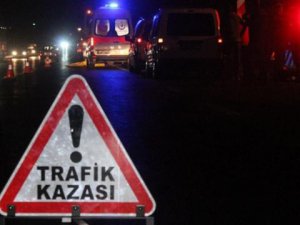 Otomobil yayalara çarptı: 1 ölü, 1 yaralı