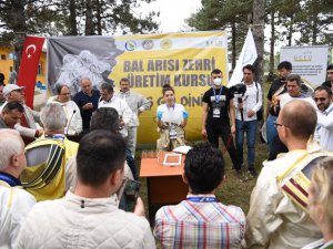 Bal arısı zehri üretim kursuna yoğun ilgi