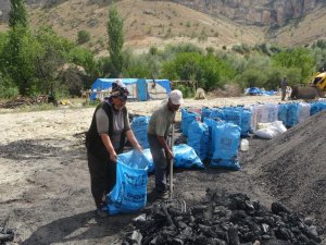 Mangal kömürü işçilerinin zorlu mesaisi