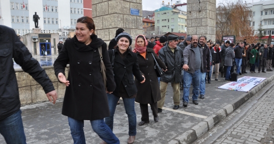 Tunceli'de Adalet ve Barış için, insan zinciri