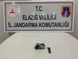 Elazığ’da ruhsatsız tabanca ele geçirildi