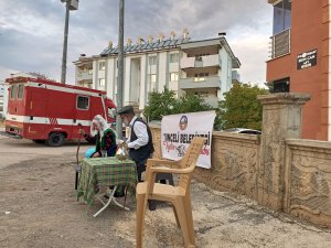 Dersim’de  sokakta  Anadilde tiyatro oyunu