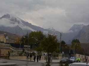 Sümbül Dağı zirvesine mevsimin ilk karı düştü