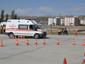 Kars’ın ambulans şoförleri kışa hazır