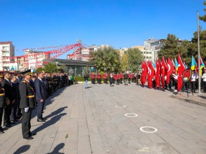 Van’da çelenk sunma töreni