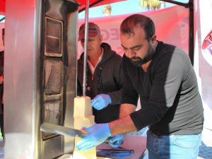 Döner çeşitlerine bir yenisi daha eklendi: Kaşar peyniri döneri