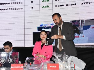 Sosyal konutta Ardahan’da kura heyecanı yaşandı