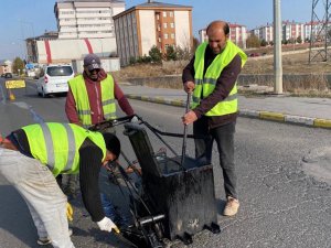 Asfalt yama çalışmaları aralıksız sürüyor