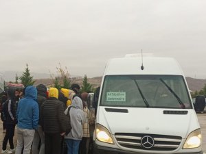 Öğrenciler, ulaşım sorunlarının çözülmesini istiyor