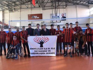 Ahlat’ta engellilere yönelik voleybol dostluk maçı düzenlendi