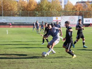 Karaköprü Belediyespor zirveye yürüyor