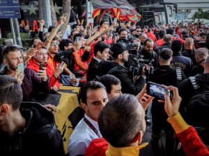 Antalya’ya gelen Galatasaray'a havalimanında coşkulu karşılama