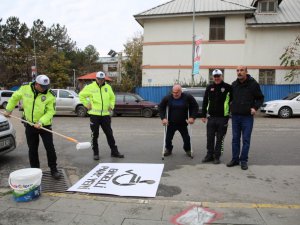 Engelli park yerlerini birlikte çizdiler