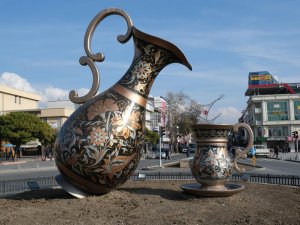 Bakır görünümlü obje Refahiye Kaymakamlığına hibe edildi