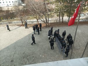 SES'in mobbing açıklamasına "Polis" engeli!