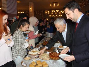 Elazığ’da üniversiteli öğrenciler yöresel yemeklerle buluştu