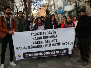 Öğrenciler tacizi protesto etti