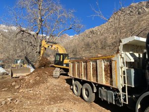 Hakkari’de yol onarım ve stabilize çalışması devam ediyor