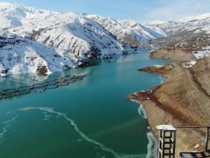 Erzincan'daki Göyne Sulama Barajı buzla kaplandı