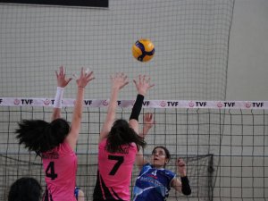 Voleybol A Genç Kız ve Erkekler grup müsabakaları Erzincan’da başladı