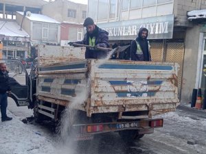 Özalp ilçesinde tuzlama çalışması yapıldı