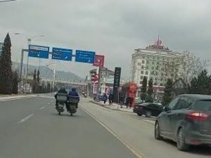 Elazığ'da kuryelerin tehlikeli yolculuğu