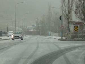 Kars’ta yağan kar kısa sürede eridi